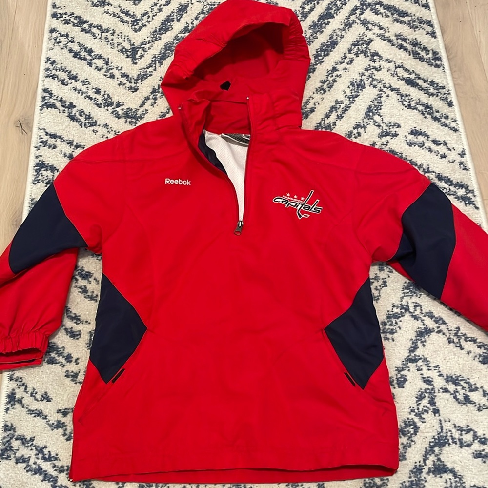 Washington Capitals three quarter sleeved hooded pullover